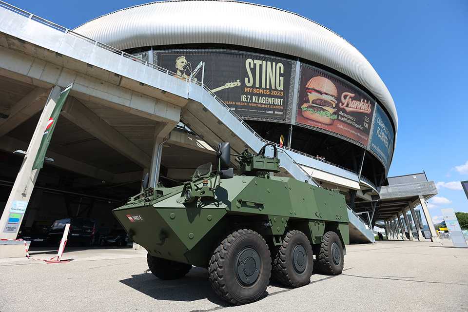Militärfahrzeug Klagenfurt. Heer beim Militärmusik Festival 2023.