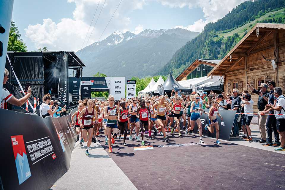 Start der Trail Run WM in Innsbruck-Stubai: Frauen beim Vertical Rennen in Neustift.